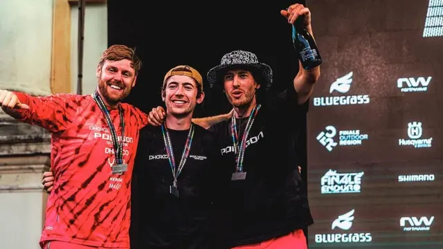 Dan Wolfe dan timnya di ajang Trophy of Nations, bagian dari rangkaian Enduro World Series 2022. (Foto: Dok. Koleksi Pribadi Polygon Indonesia)