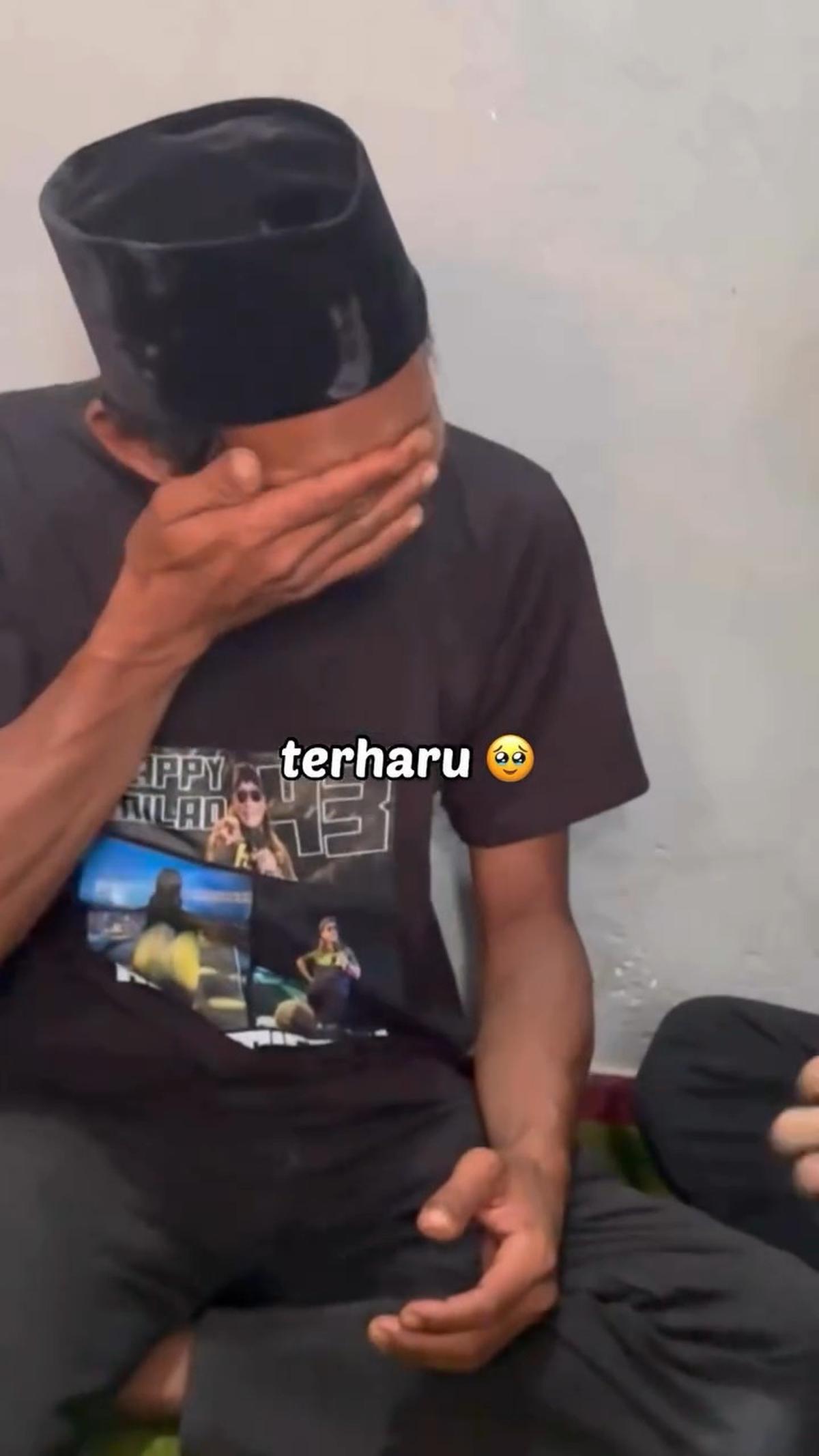 Willie Salim Berikan Uang Rp 100 Juta ke Penjual Es Teh yang Viral