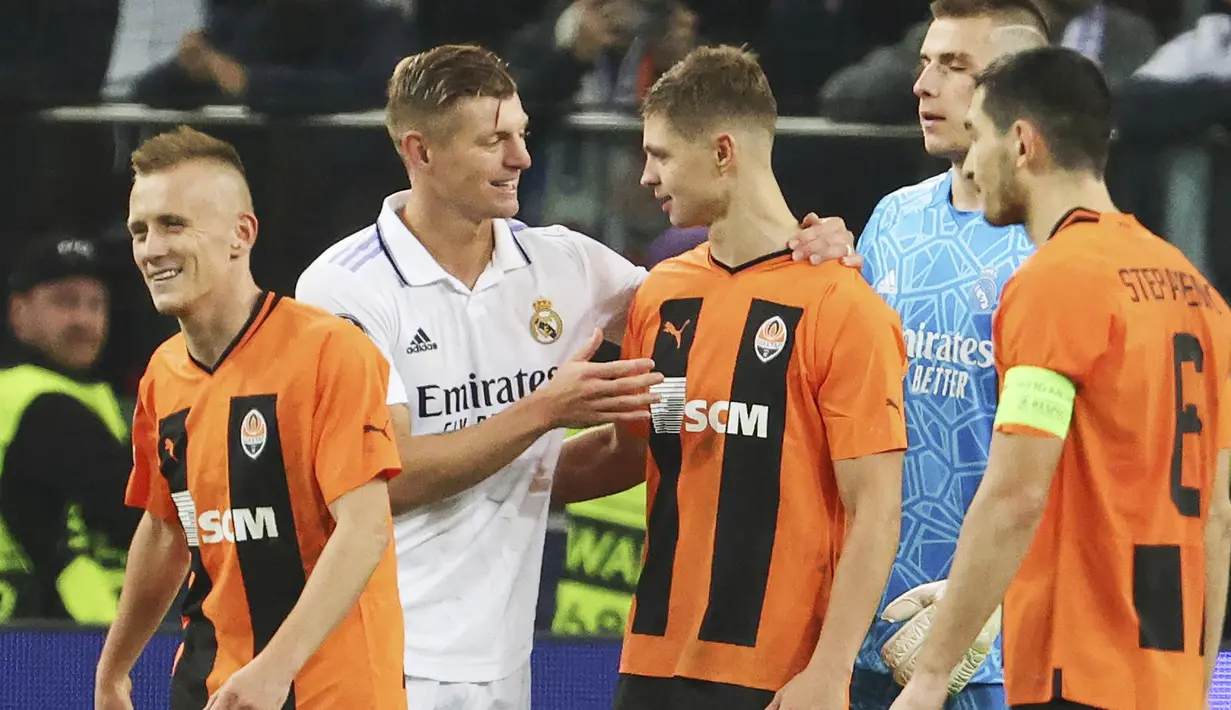 Gol Antonio Rudiger itu sekaligus memastikan Real Madrid lolos ke babak 16 besar Liga Champions 2022-2023. (AP/Michal Dyjuk)