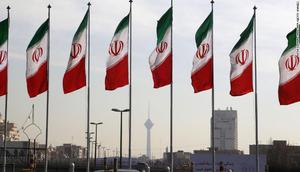 Bendera Iran (Atta Kenare / AFP PHOTO)