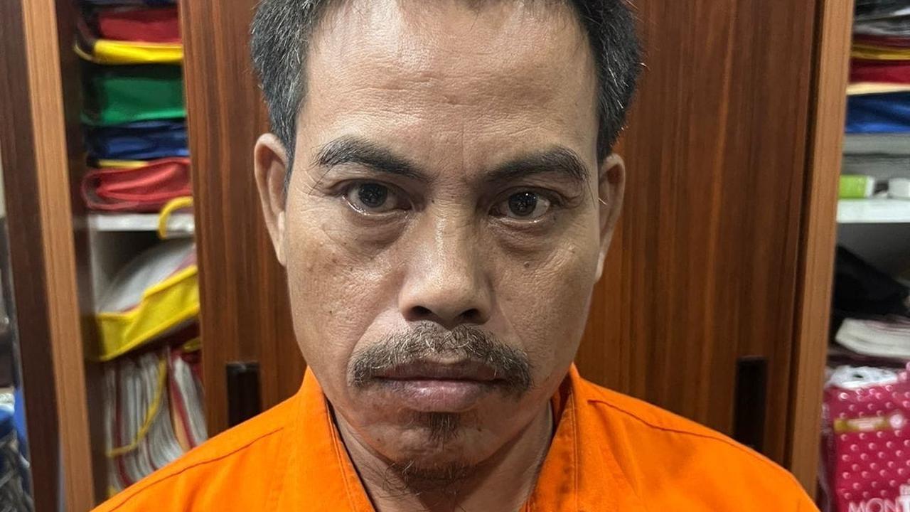 barang bukti produk makanan kedaluwarsa diedarkan ulang satpol pp