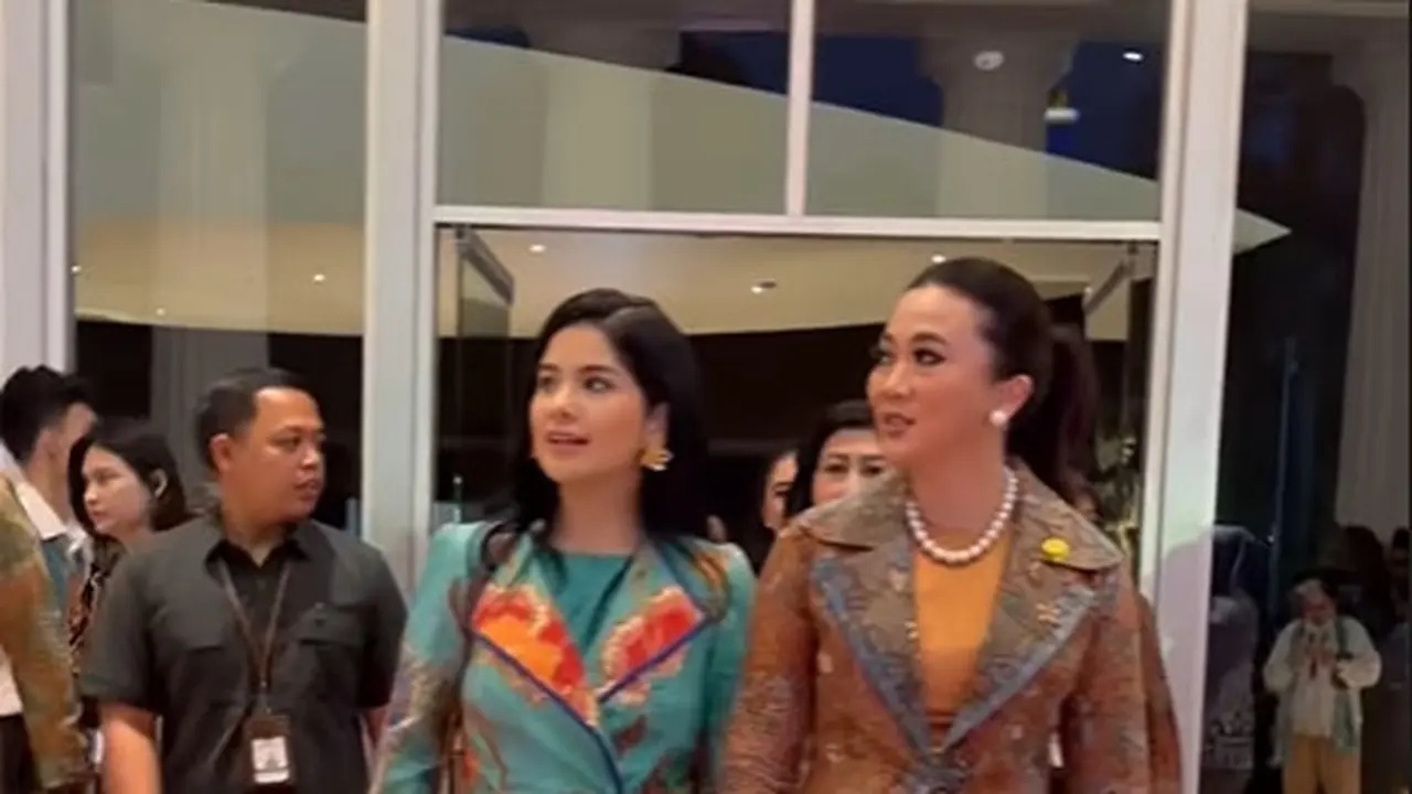 Potret Akrab Dua Istri Menteri Annisa Pohan dan Ayu Heni Rosan di Reopening Museum Nasional Indonesia, Tampil Feminin Kasual Kenakan Batik