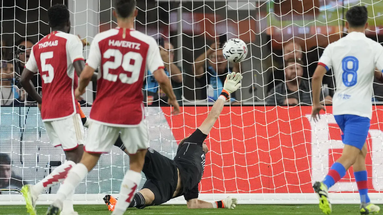 Foto: Seru Berbalas Gol, Arsenal Tumbangkan Barcelona di Laga Pramusim