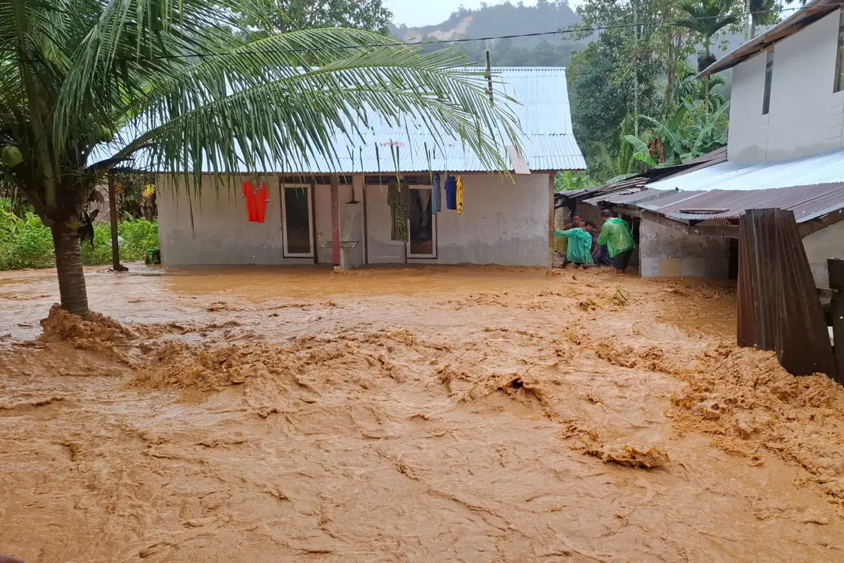 Warga Kota Padang Kembali Dilanda Banjir