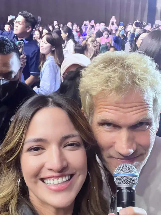 Nia Ramadhani nonton konser MLTR di Jakarta (Foto: Instagram @ramadhaniabakrie)