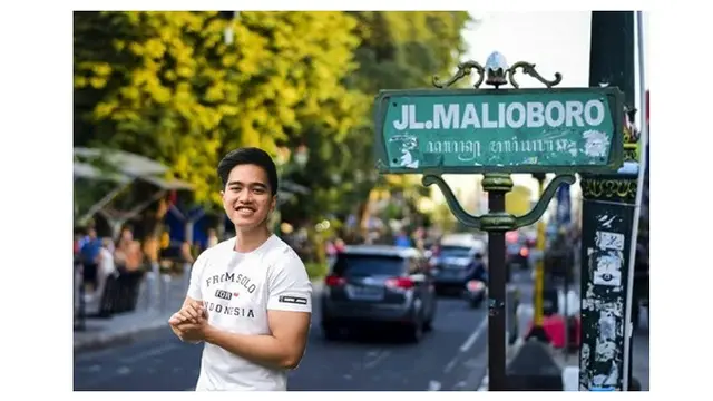 Hasil Editan Foto Kaesang dengan Background Wisata Ini Kocak Abis