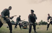Bikin band rock, lima anggota Brimob curhat lewat lirik lagu