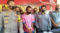 AF (30), warga Dusun Krajan, Desa Beji, Kecamatan Jenu, Kabupaten Tuban, harus berurusan dengan polisi lantaran berulang kali melakukan aksi pelecehan seksual terhadap banyak wanita. (Liputan6.com/ Ahmad Adirin)