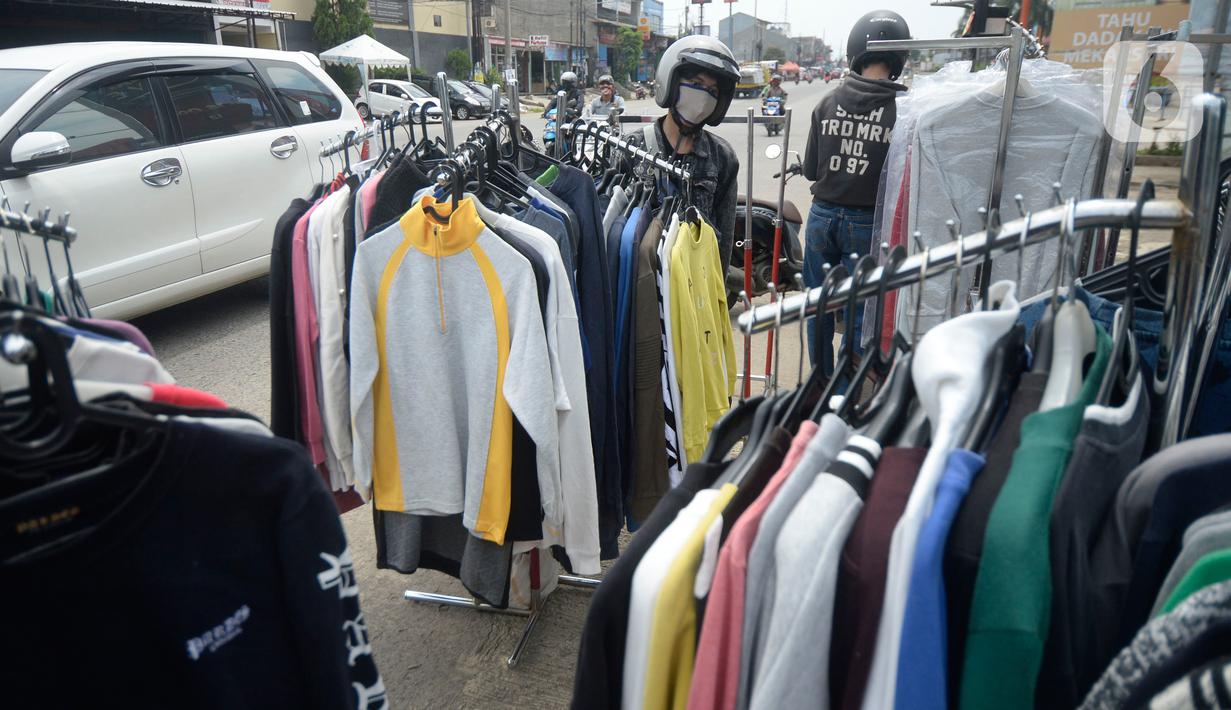  FOTO  Mengais Rezeki Jual Baju  Bekas  Saat Pandemi News 