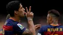 Ekspresi striker Barcelona, Luis Suarez, setelah mencetak gol kedua ke gawang Espanyol dalam laga La Liga di Stadion Camp Nou, Barcelona, (8/5/2016). (Reuters/Albert Gea)
