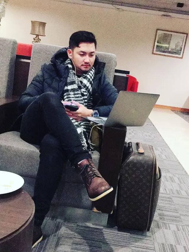 Ungkap Keinginan Cerai, Ini 6 Potret Angga Wijaya Suami Dewi Perssik