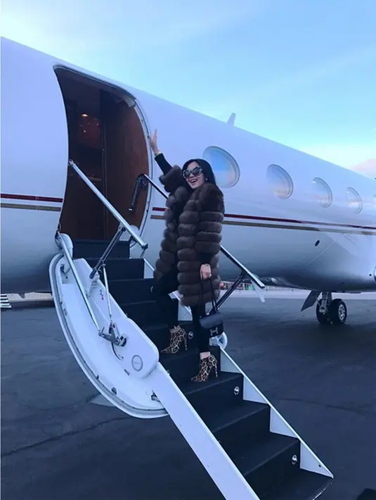 Penyanyi Syahrini mengisi libur akhir tahun kali ini dengan mengunjungi beberapa negara di Eropa dan Amerika. Beberapa foto dan video dibagikan ke media sosialnya. "Bye Bye Las Vegas See u On June !!" tulisnya. (Instagram/princessyahrini)