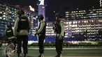 Sejumlah petugas bersenjata lengkap berjaga-jaga dikawasan Bunderan HI, Jakarta, Selasa (6/7). Perketat pengamana tersebut dilakukan untuk mengantisipasi pasca bom bunuh diri di halaman Mapolres Solo.(Liputan6.com/Faizal Fanani)