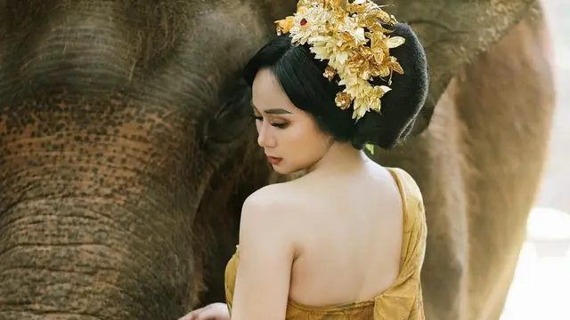 Bikin Pangling, Ini 6 Potret Denise Chariesta Pakai Baju Adat Bali