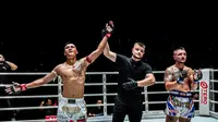 Aksi KO Spektakuler Jagoan Tuan Rumah Warnai di ONE Friday Fights 83