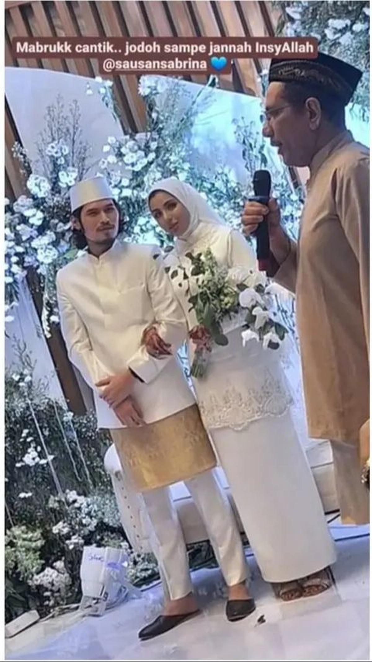 Virzha dan Sabrina tampak serasi saat berada di pelaminan.