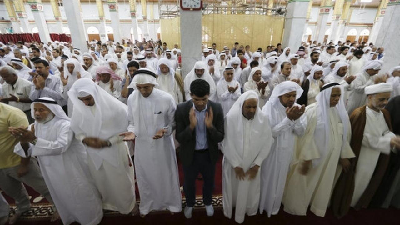 Keharmonisan muslim Sunni dan Syiah Kuwait salat bersama