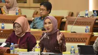 Direktur Utama Pertamina Nicke Widyawati saat Rapat Dengar Pendapat dengan Komisi VII DPR RI di Gedung DPR RI, Jakarta.