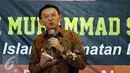 Cagub DKI Jakarta, Basuki Tjahaja Purnama memberi pernyataan saat peringatan Maulid Nabi Muhammad SAW 1438H di Jakarta, Minggu (15/1). Acara digelar secara terbuka dihadiri ratusan anggota Relawan Nusantara. (Liputan6.com/Helmi Fithriansyah)
