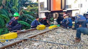 KAI Anjlok: KA Putri Deli Tabrak Truk di Sumut, Ratusan Penumpang Dialihkan