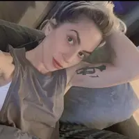 Lady Gaga kerap tampil dengan makeup bold di segala kesempatan. Saat ia terlihat tanpa makeup, justru kecantikan alami terpancar dari wajahnya. [Foto: Lady Gaga/ Instagram]