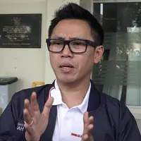 Nama Eko Patrio disebut salah satu akun instagram gosip sebagai saksi dari pernikahan siri Raffi Ahmad dengan Ayu Ting Ting.