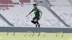 Pemain Timnas Indonesia, I Putu Gede, saat latihan jelang laga Kualifikasi Piala Dunia 2022 di SUGBK, Jakarta, Rabu (2/10). Indonesia akan berhadapan dengan Uni Emirat Arab. (Bola.com/M Iqbal Ichsan)