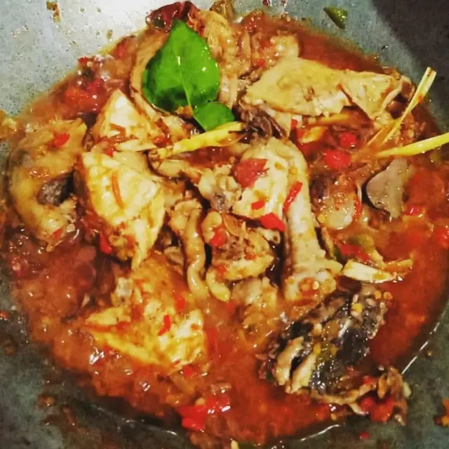 Sajian ayam ungkep pedas