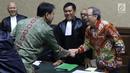 Anggota Komisi III DPR, Aziz Syamsuddin (kedua kiri) usai bersaksi sidang lanjutan dugaan korupsi pengadaan e-KTP dengan terdakwa Irvanto H Pambudi dan Made Oka Masagung di Pengadilan Tipikor, Jakarta, (2/10). (Liputan6.com/Helmi Fithriansyah)