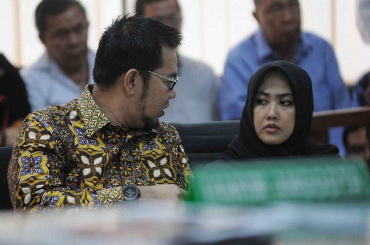 Sidang perdana Bupati Empat Lawang dan istri terkait kasus suap Akil