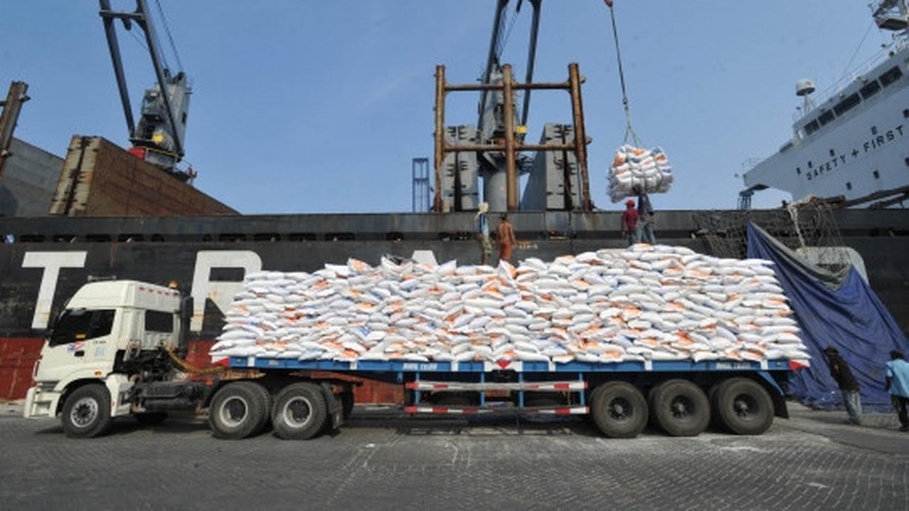 27 Ribu ton beras asal Vietnam tiba di Tanjung Priok