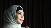 Foto eksklusif Indah Dewi Pertiwi (Foto: Bambang E. Ros/Desain: Nurman Abdul Hakim/Bintang.com)