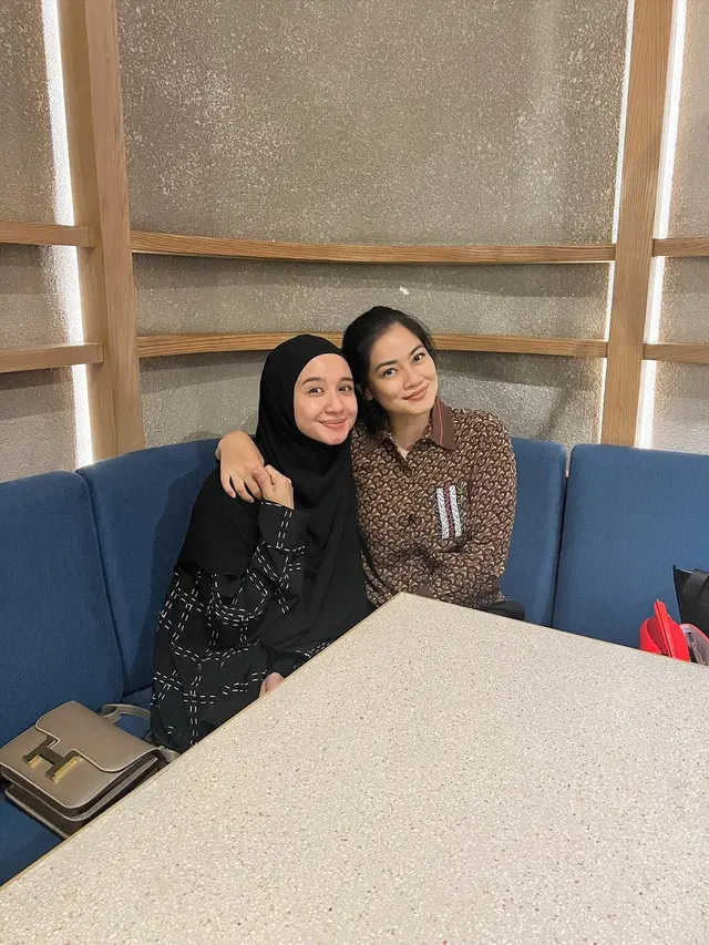 6 Gaya Berhijab Laudya Cynthia Bella, Cocok Ditiru untuk Kumpul Keluarga Ramadan