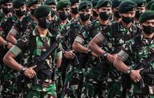 Kolonel Edward Sitorus Melongo Melihat Penjara Pattimura di Dalam Denkav 5 'Pintu Gerbang dari Besi Masih Asli