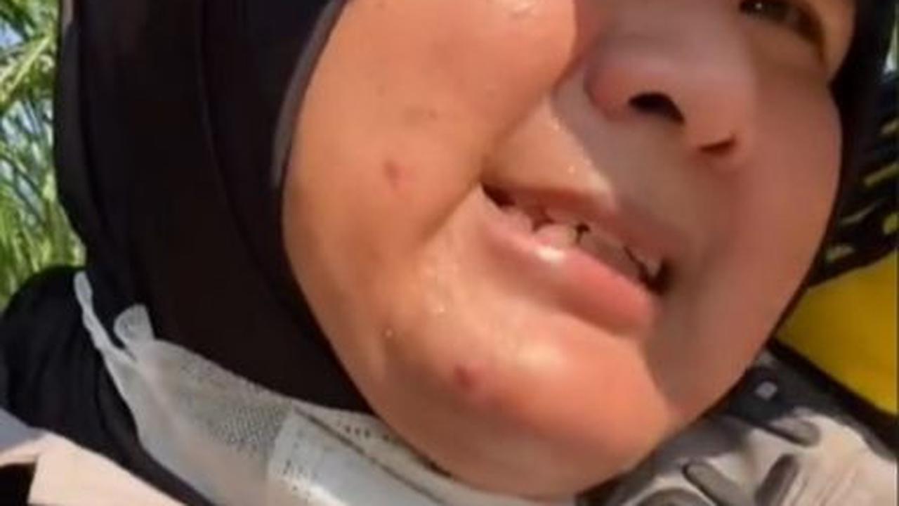 Salut! Bu Bhabin Bareng TNI Patroli di Tengah Hutan, Sigap Lari Cari Air saat Temui Titik Api Nyala