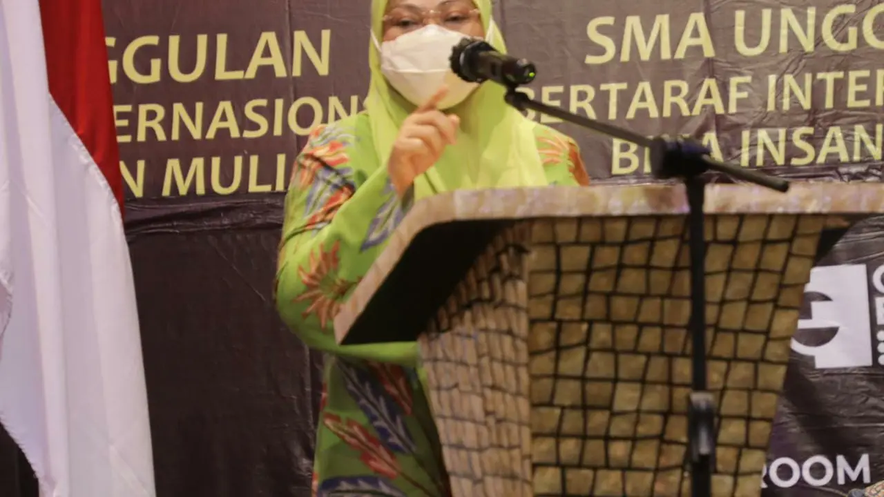 Menaker saat kunjungan ke Pesantren Bina Insan Mulia Cirebon, Jawa Barat pada Minggu (24/10/2021). (istimewa)