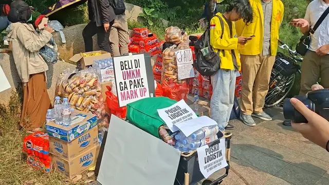 Aksi sosial masyarakat di demo mahasiswa