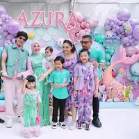 Potret artis di pesta ultah ke-1 Azura anak Atta Halilintar dan Aurel Hermansyah. (sumber: Instagram/ashanty_ash)