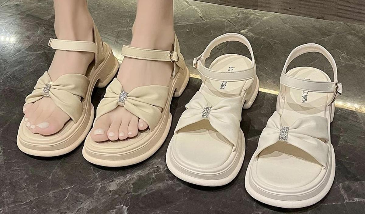 <b>2. Sandal Wedges</b><br>