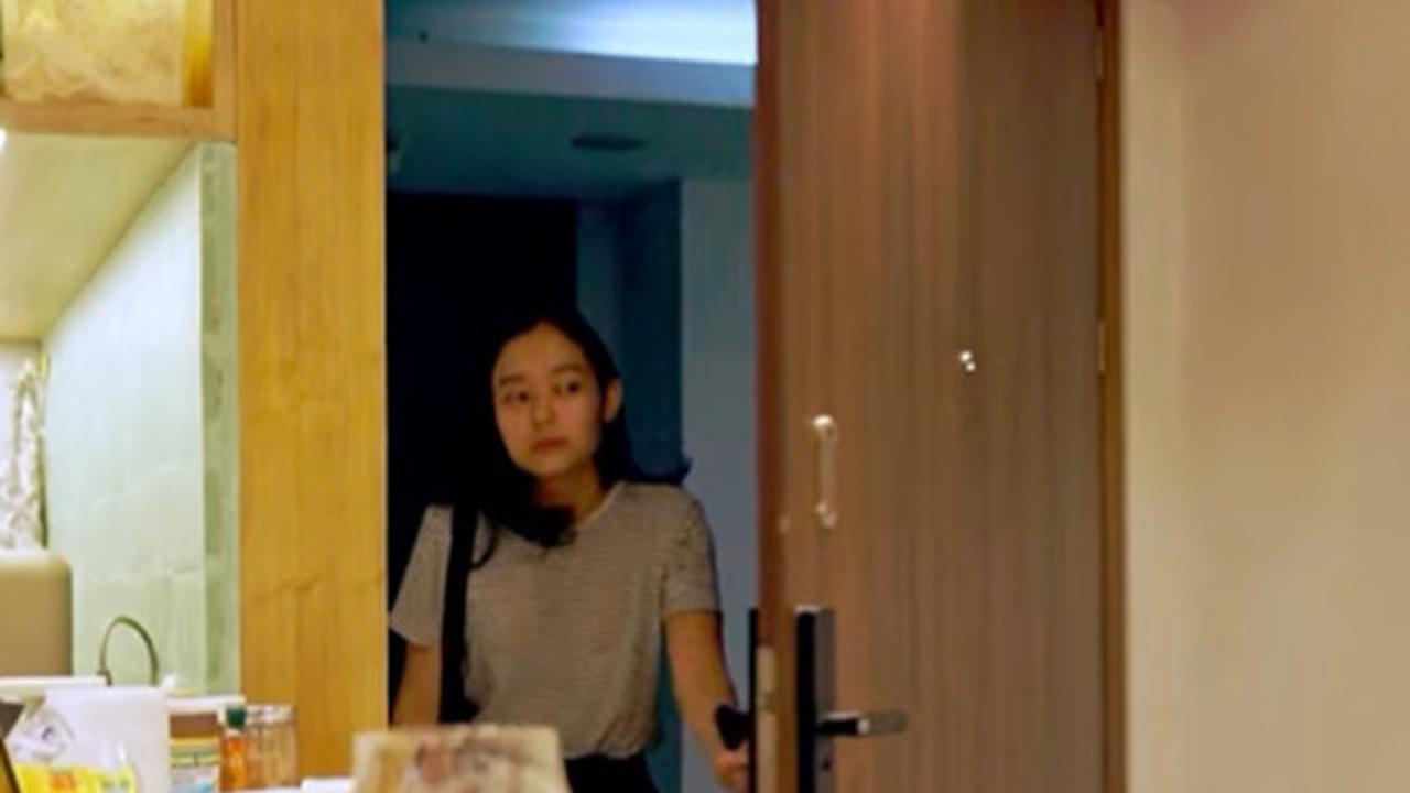 7 Potret Dapur Rumah Brandon Salim dan Dhika Himawan, Modern Minimalis dengan Sentuhan Hangat