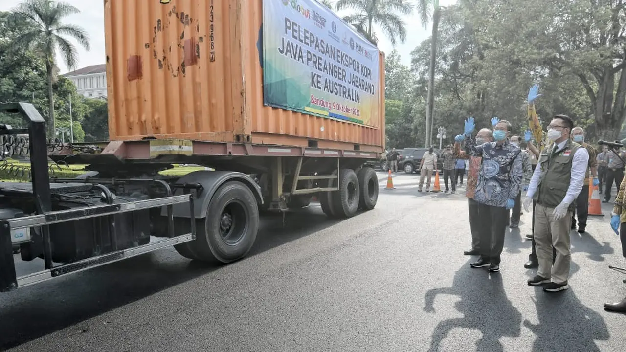 Gubernur Jabar Ridwan Kamil secara langsung melepas seremoni ekspor 16 ton kopi arabika Java Preanger Jabarano ke Sydney, Australia