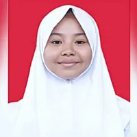 Usianya baru 14 tahun, tapi cewek yang satu ini sudah tercatat sebagai mahasiswa termuda yang juga penghafal Alquran. (Foto: Istimewa)