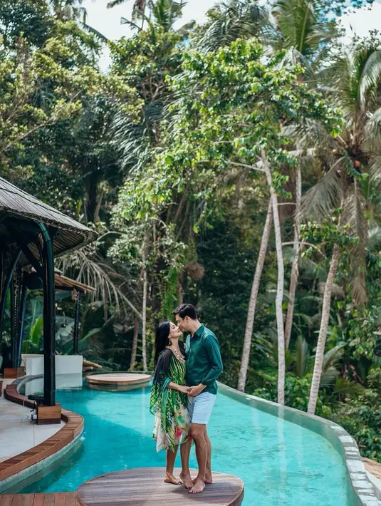 <p>Rumah tangga Titi Kamal dan Christian Sugiono terlihat begitu adem ayem. Sehingga hubungan pasangan Titi Kamal dan Christian Sugiono pun awet hingga sekarang. (Instagram/titi_kamall)</p>