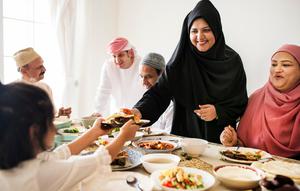 Beberapa tanda kenaikan kadar asam urat dalam tubuh setelah lebaran yang perlu diwaspadai agar kita dan keluarga tetap sehat dan terlindungi. (Foto dok: Freepik/rawpixel.com).