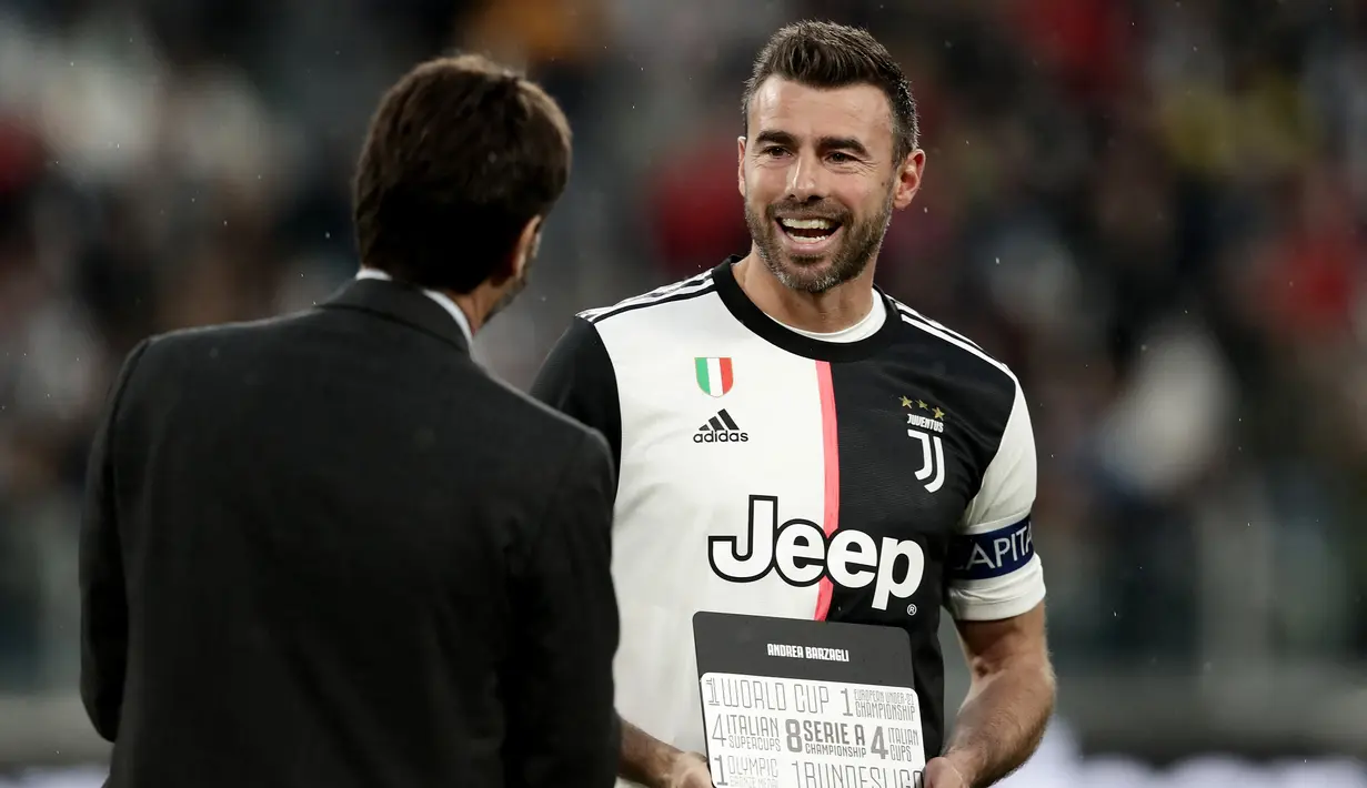 Andrea Barzagli. Bek tengah Italia ini memperkuat Chievo selama 1 musim pada 2003/2004. Total bermain dalam 30 laga dengan mencetak 3 gol. Ia pensiun bersama Juventus pada akhir musim 2018/2019 setelah membela Bianconeri selama 9 musim mulai 2010/2011. (Foto: AFP/Isabella Bonotto)
