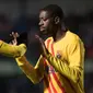 Blaugrana baru bisa menyamakan kedudukan di menit ke-63 lewat Ousmane Dembele. Pemain berkebangsaan Prancis tersebut sukses melesatkan tembakan melengkung yang tak mampu dijangkau Brimah Razak. (AFP/Jorge Guerrero)