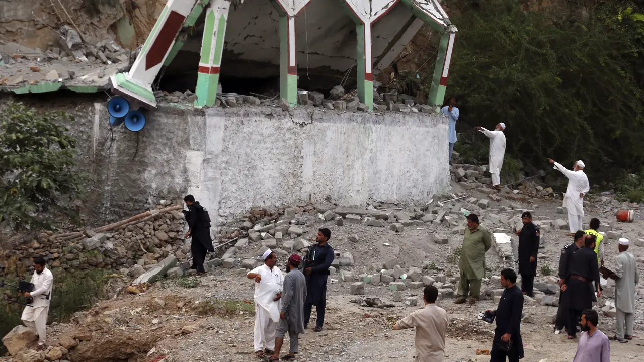 Bom Bunuh Diri di Pakistan