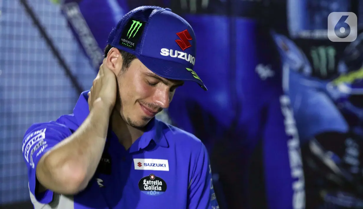 Pembalap Suzuki Ecstar, Joan Mir saat Meet and Greet bersama pewarta di salah satu hotel di Kuta Mandalika, Nusa Tenggara Barat, Jumat (18/3/2022). Joan Mir menjawab sejumlah pertanyaan terkait rangkaian Pertamina Grand Prix of Indonesia atau MotoGP Mandalika. (Liputan6.com/Helmi Fithriansyah)