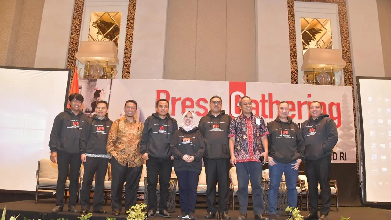 Press Gathering