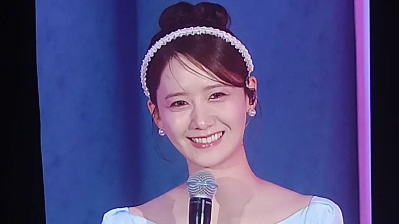 YOONA di acara fanmeeting di Tennis Indoor Jakarta, Minggu (3/3/2024). [Foto: Lanny Kusuma/Fimela]